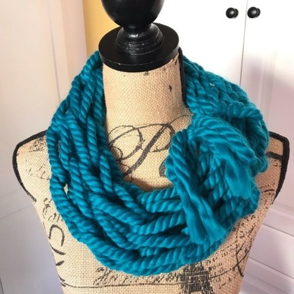 Mun and Me Fashion Handmade Knit Scarf Green Teal Chunky Infinity Scarves NWT - Picture 3 of 5